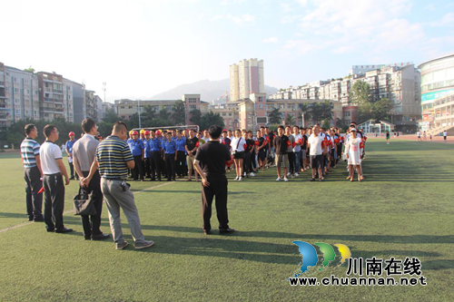 古蔺县住建局:拆除违法建设 整治小区“毒瘤”(图1) 古蔺县住建局:拆除违法建设 整治小区“毒瘤”(图1)