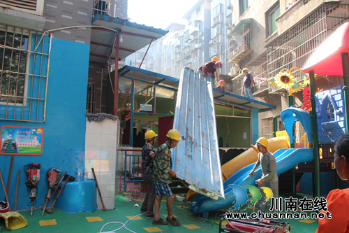 古蔺县住建局:拆除违法建设 整治小区“毒瘤”(图4) 古蔺县住建局:拆除违法建设 整治小区“毒瘤”(图4)