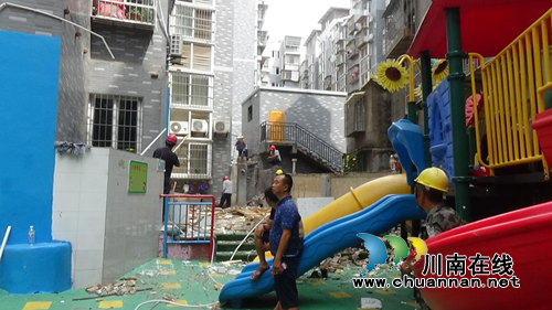 古蔺县住建局:拆除违法建设 整治小区“毒瘤”(图5) 古蔺县住建局:拆除违法建设 整治小区“毒瘤”(图5)