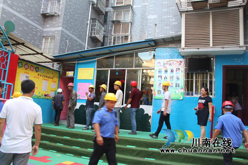 古蔺县住建局:拆除违法建设 整治小区“毒瘤”(图6) 古蔺县住建局:拆除违法建设 整治小区“毒瘤”(图6)