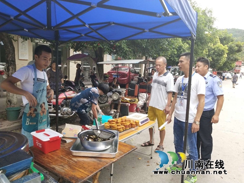 宜宾南溪区大观镇疏堵结合开展城乡环境综合整治“百日攻坚”工作(图1) 宜宾南溪区大观镇疏堵结合开展城乡环境综合整治“百日攻坚”工作(图1)