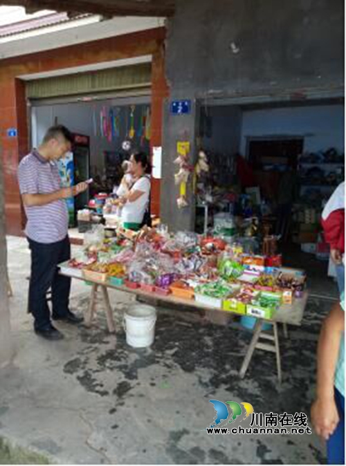 龙马潭区金龙食药监所开展秋季校园周边食品安全检查(图1)