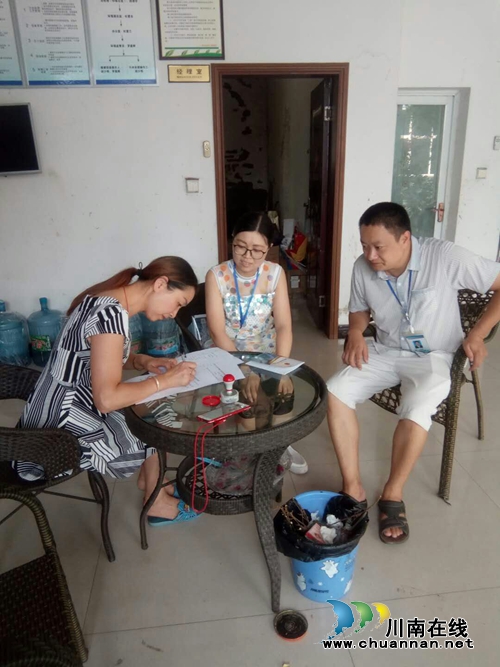 泸县云锦监管所开展“工商进万企&nbsp;问计放管服”活动(图2)