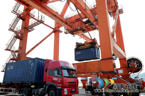 泸州港首票“启运港退税+无水港”货物启程(图1)