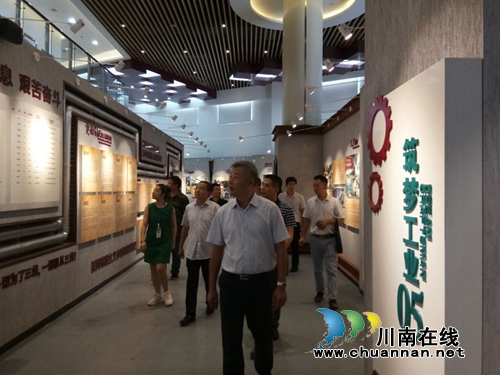 刘云调研江阳区张坝街道“三长记忆”展览馆(图3)