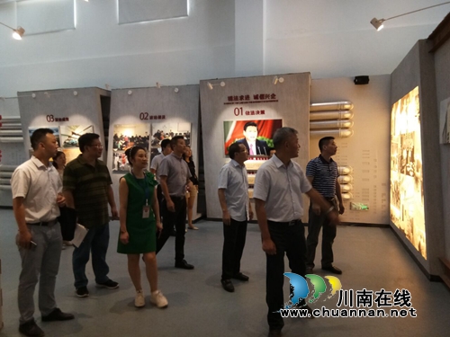 刘云调研江阳区张坝街道“三长记忆”展览馆(图2)