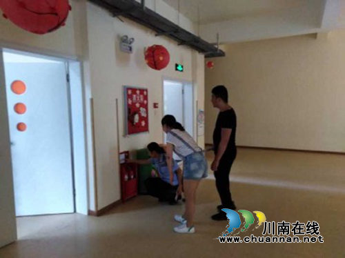 江阳区华阳街道竹苑社区开展入学前安全大检查(图1)