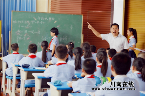 泸州十八中开展2018年秋期中小学联合教研活动(图1) 泸州十八中开展2018年秋期中小学联合教研活动(图1)