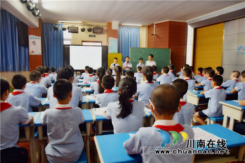 泸州十八中开展2018年秋期中小学联合教研活动(图2) 泸州十八中开展2018年秋期中小学联合教研活动(图2)