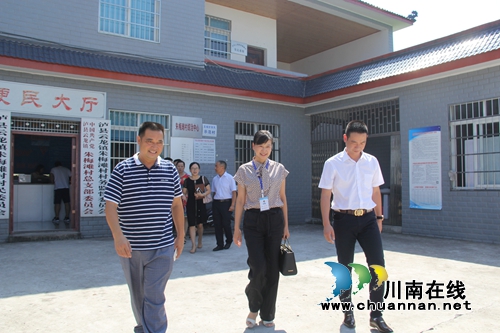 泸县经信局党委书记、局长童执全联系企业对云龙镇朱梅滩村捐赠5万元(图3) 泸县经信局党委书记、局长童执全联系企业对云龙镇朱梅滩村捐赠5万元(图3)