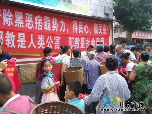 龙马潭区金龙镇：开展“扫黑除恶”专项斗争宣传活动(图1)