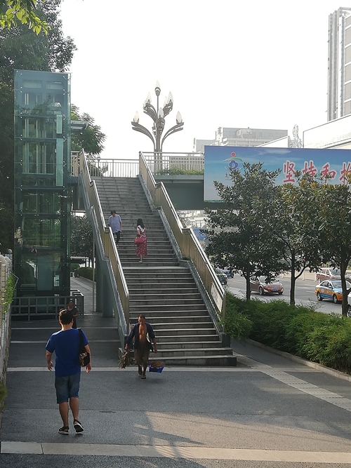 泸州：上天入地行有道&nbsp;人车分流促通达(图3)