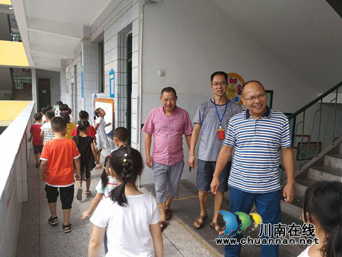 龙马潭区特兴街道组织开展辖区校园安全检查(图1)