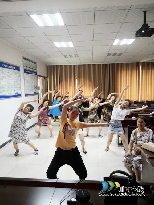 龙马潭区莲花池街道:更年期健康知识讲座进社区(图2) 龙马潭区莲花池街道:更年期健康知识讲座进社区(图2)