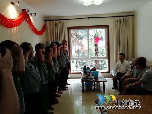 红星街道非公企业党支部开展“与抗战老兵共忆峥嵘岁月”活动(图2) 红星街道非公企业党支部开展“与抗战老兵共忆峥嵘岁月”活动(图2)