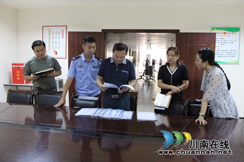 王举松督查龙马潭区红星街道扫黑除恶专项工作(图2) 王举松督查龙马潭区红星街道扫黑除恶专项工作(图2)