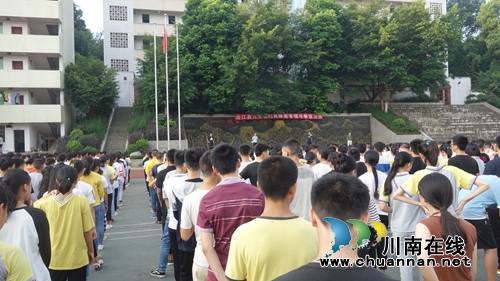 合江九支中学召开“扫黑除恶专项斗争”宣讲会(图1)