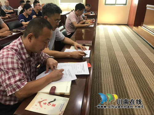 龙马潭区特兴街道党工委书记郭溱宣传党风廉政社会评价和扫黑除恶工作(图2)