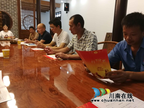 龙马潭区特兴街道环安办开展党风廉政社会评价和扫黑除恶专题宣传(图3)