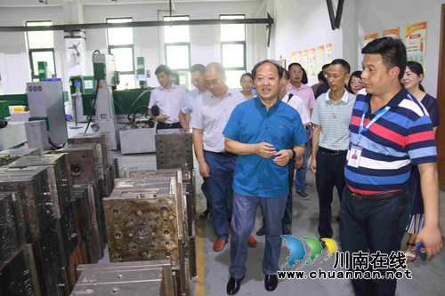 荆州政协考察调研组调研泸州高新区产业发展(图1) 荆州政协考察调研组调研泸州高新区产业发展(图1)