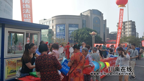 龙马潭区红星街道开展扫黑除恶专项斗争集中宣传活动(图3)