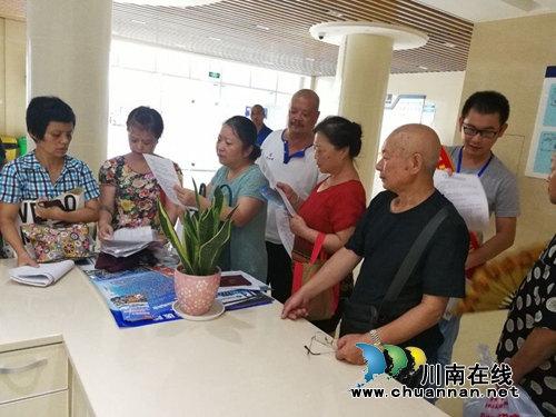 江阳区张坝街道开展医疗保险异地就医政策宣传活动(图2)