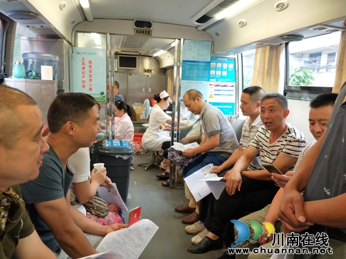 泸县立石镇组织职工积极开展无偿献血活动(图1)
