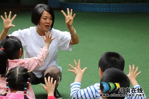 龙马潭区小市幼儿园教师&nbsp;杨国民&nbsp;工作并快乐着(图1)