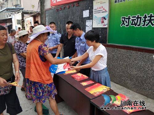 龙马潭区特兴街道街村社区开展扫黑除恶专项斗争宣传工作(图2)