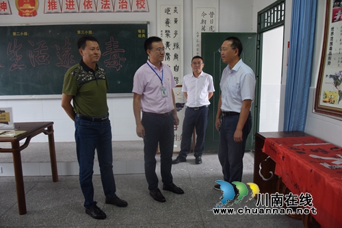 宜宾南溪一中教育代表团学习泸州十八中“创文”工作经验(图3)