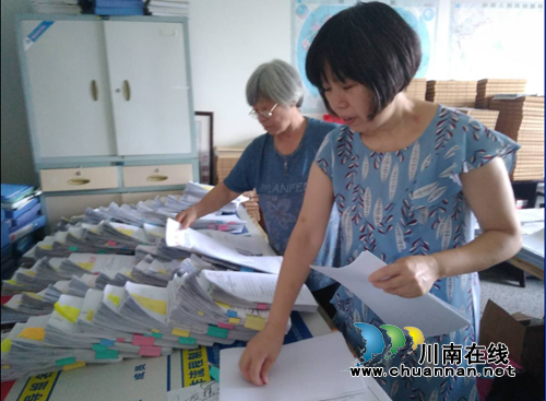 合江县档案局指导县教育局开展归档文件整理工作(图1)