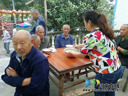 泸县百和镇开展周末志愿服务一小时行动(图1)