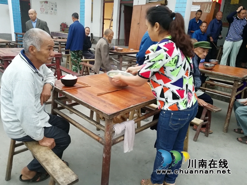 泸县百和镇开展周末志愿服务一小时行动(图3)