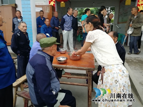 泸县百和镇开展周末志愿服务一小时行动(图2)