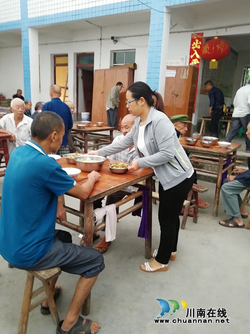 泸县百和镇开展周末志愿服务一小时行动(图4)