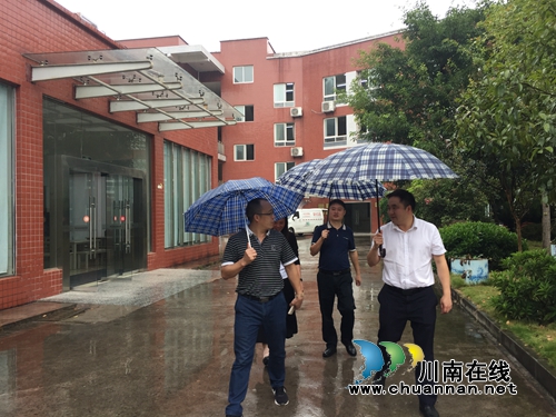 江阳区委编办到泸州市特殊教育学校开展教师节慰问(图2)