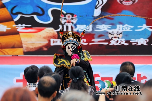 龙马潭举行扫黑除恶演出&nbsp;营造全民参与氛围(图8)