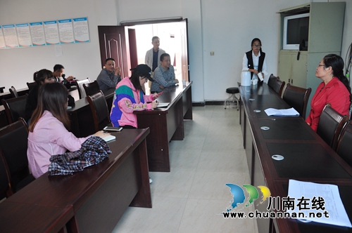 省市媒体到泸县采访省优秀驻村农技员郭家琼(图1)