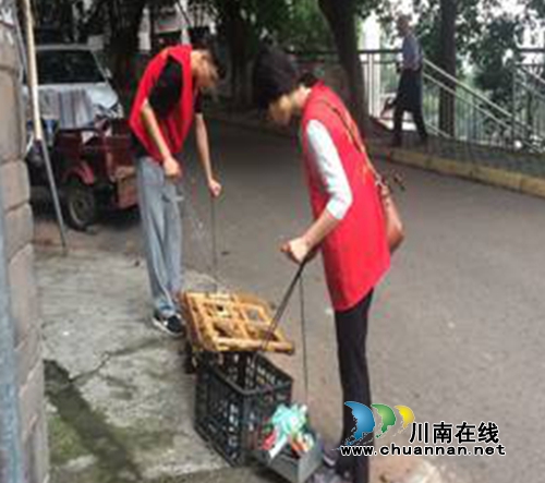 龙马潭区红星街道玉带桥社区持续开展环境卫生治理(图2)