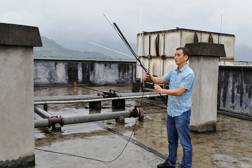泸州“黑广播”藏居民楼&nbsp;播虚假药品广告被查(图4)