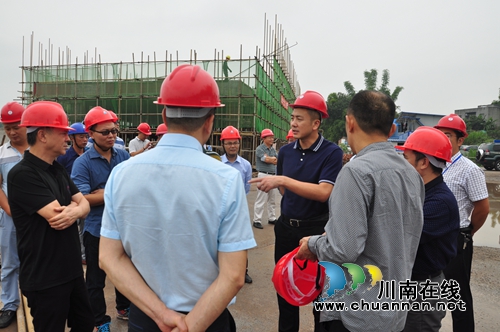 肖刚杜作文检查畜禽粪污处理中心建设推进情况(图1)