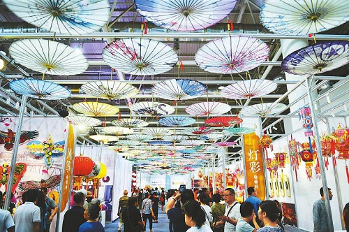 泸州油纸伞亮相中国非遗博览会(图1)