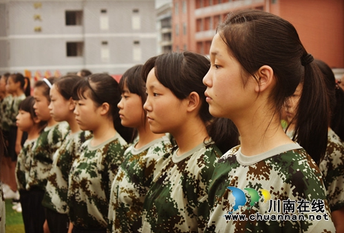 青春无悔逐梦扬威&nbsp;泸州十八中举行初2021届学生军训(图2)