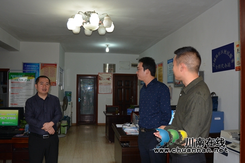 杨雷到江阳区张坝街道桂圆林社区指导工作(图1)