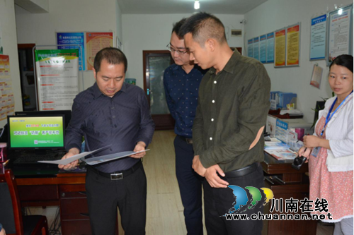 杨雷到江阳区张坝街道桂圆林社区指导工作(图2)