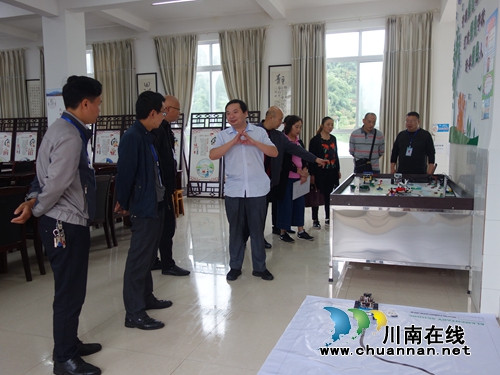 叙永县向林镇中心校迎接泸州市科技示范校复检验收(图1)