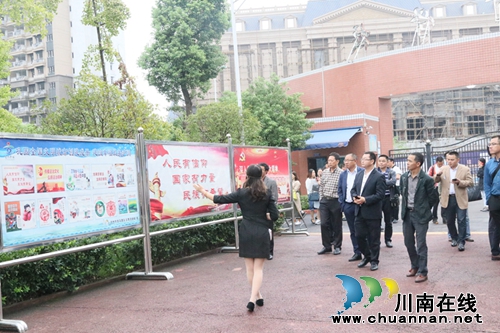 宜宾市南溪区教育体育局党委副书记腾云率队考察龙马潭区创文工作(图1)