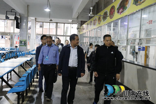 合江：人大代表、政协委员调研食品药品生产经营单位履职情况(图1)