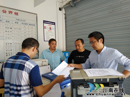 泸县潮河镇开展“四好村”建设情况督查(图1)