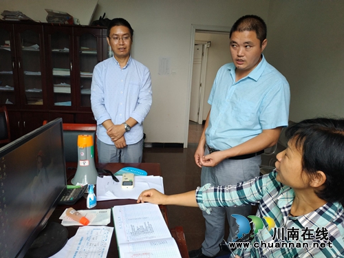 泸县潮河镇开展“四好村”建设情况督查(图3)